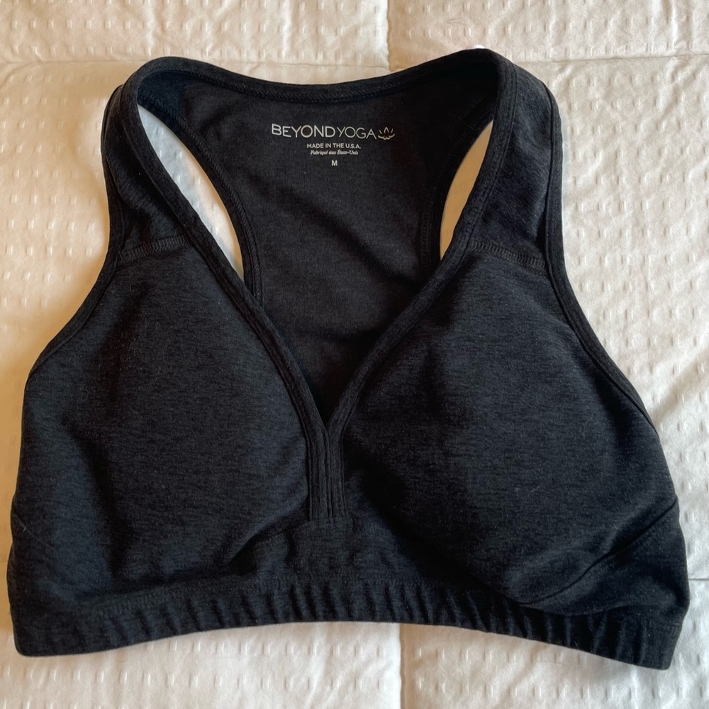 Beyond Yoga $60 Sports Bra - Size Med - Black